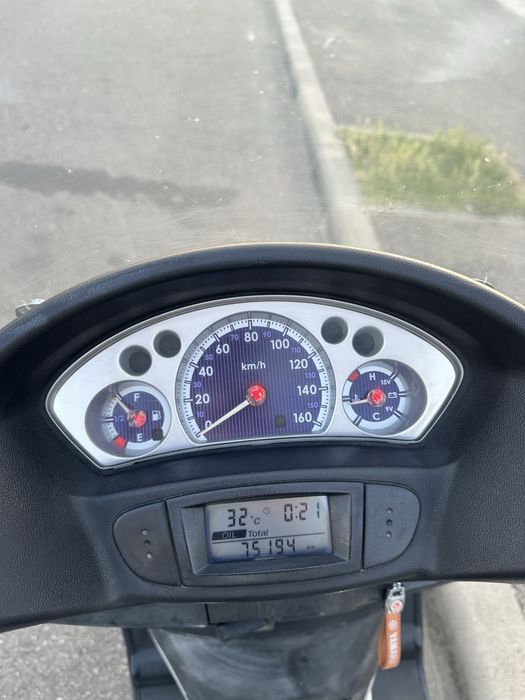 Scuter Yamaha XC 300
