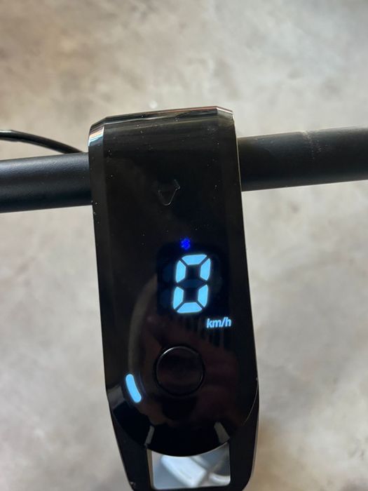 Vând trotineta KQi1 Pro aproape noua