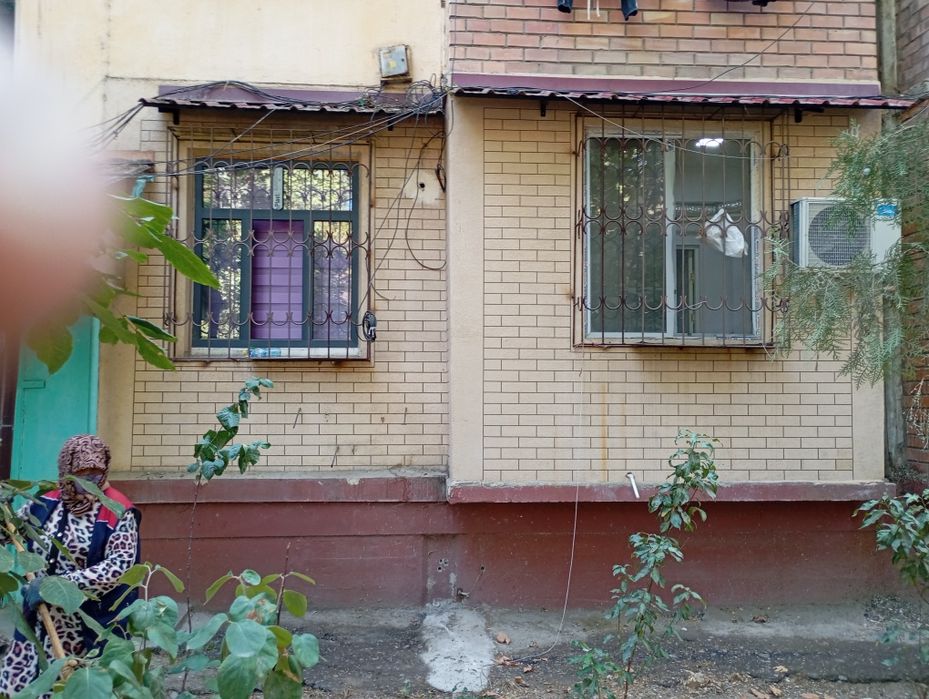 Продаются под офис 2их3 комната Чиланзар 6