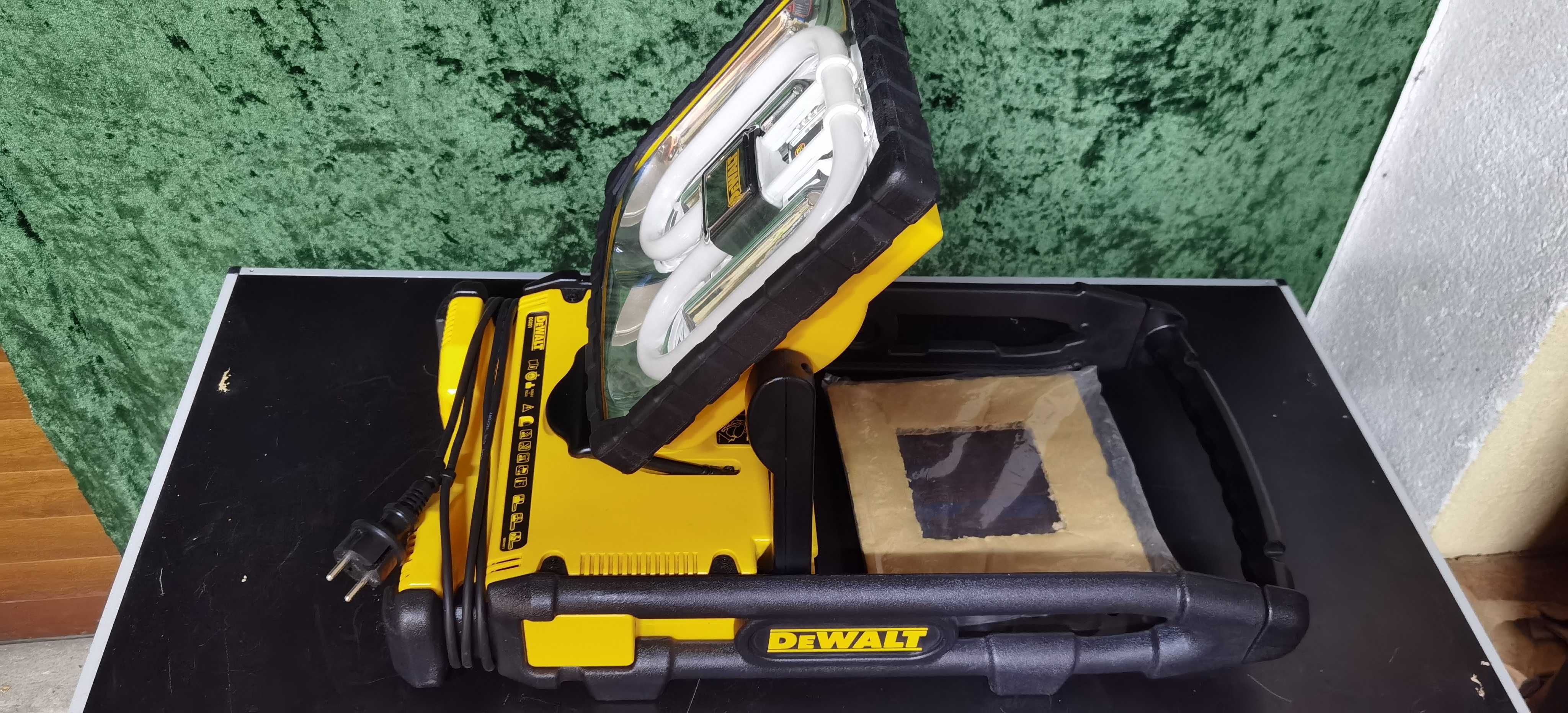 Фенер Dewalt DC021