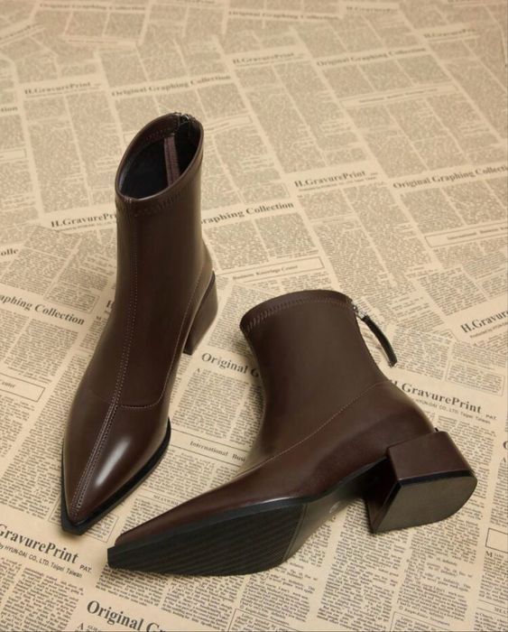 Дамски боти на ток