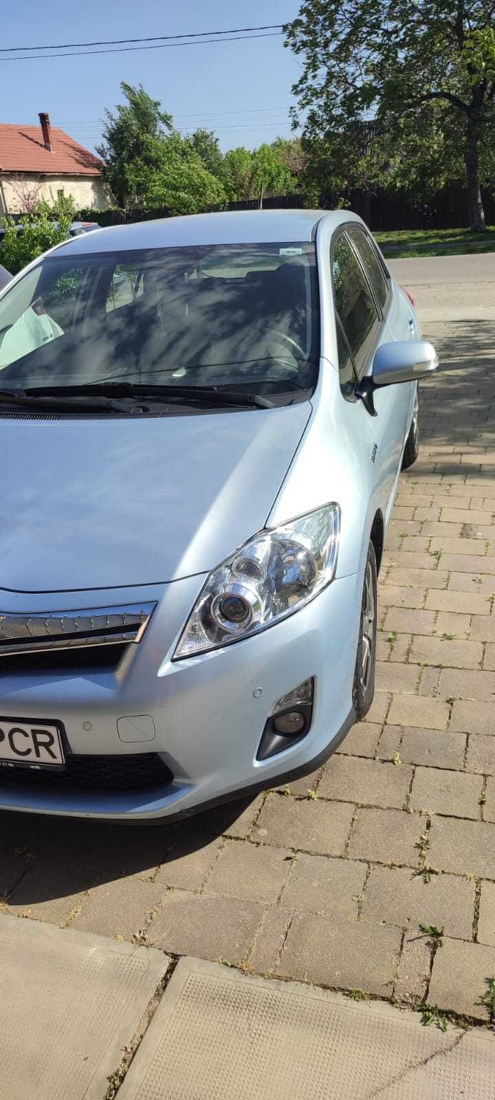 toyota auris hybrid