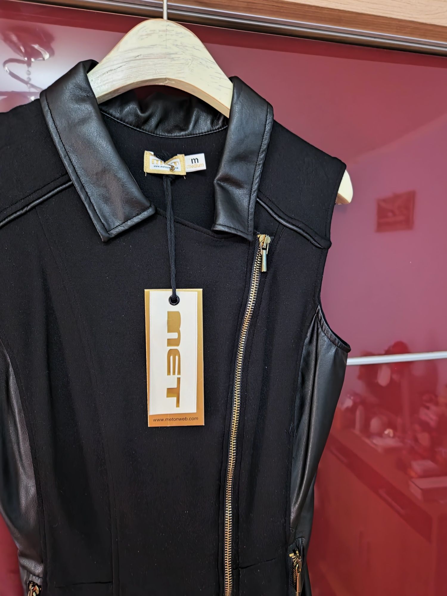 Rochie din catifea și piele ecologică,cu etichetă, mărimea M.