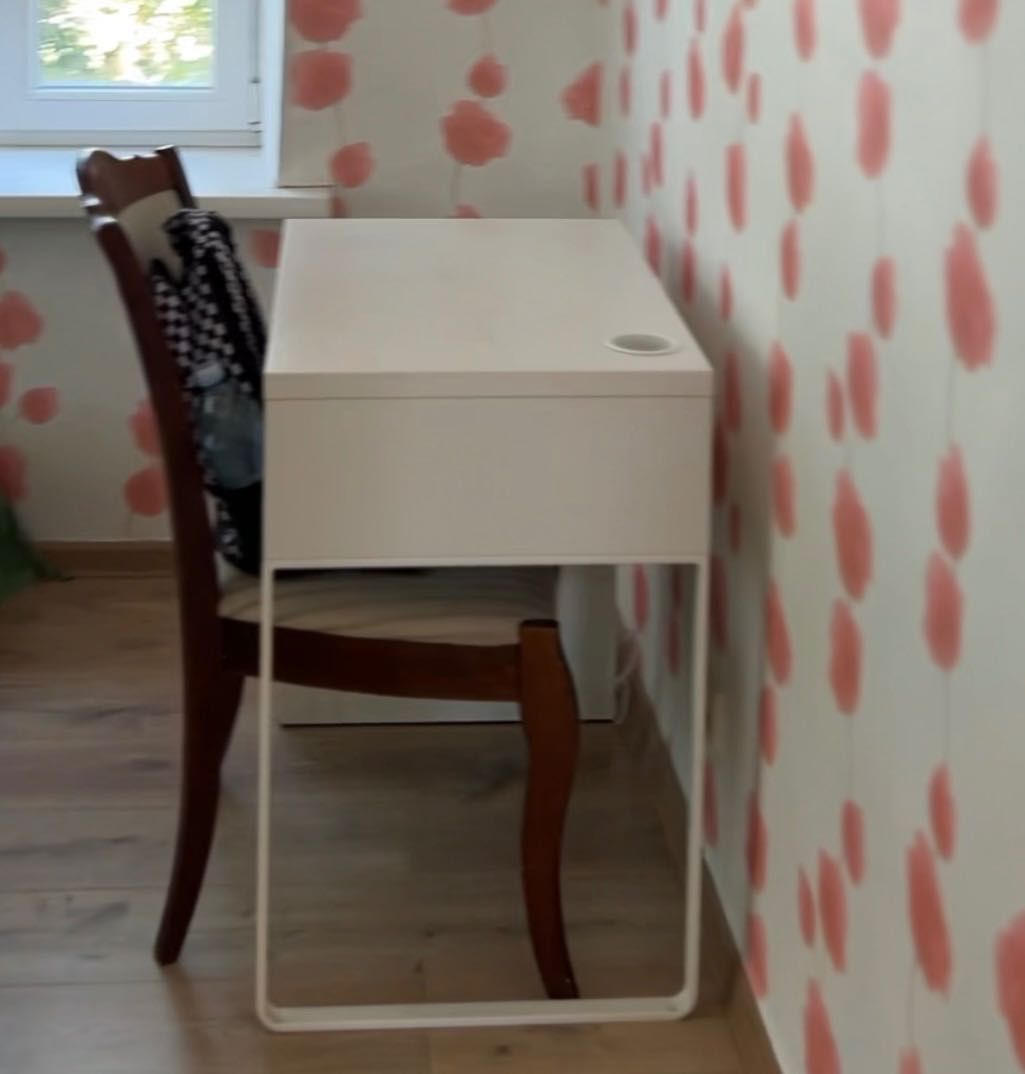 Стол МИККЕ IKEA  б/у, белый