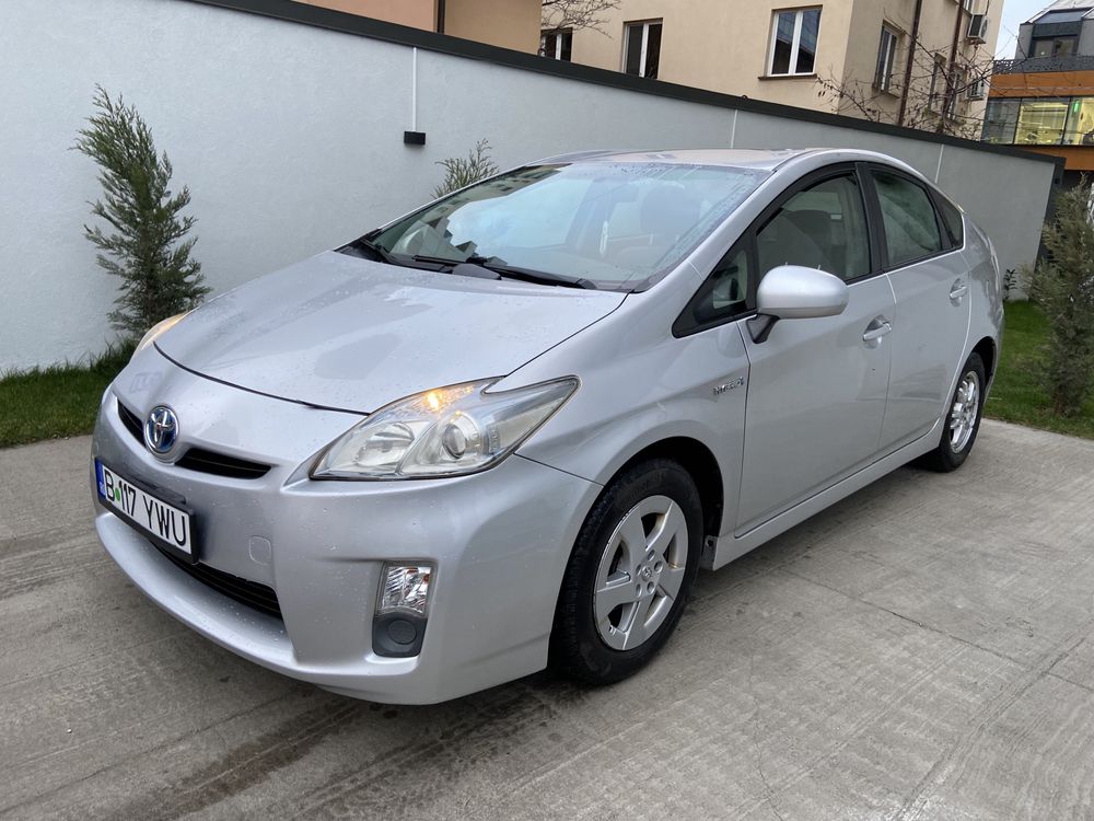 Toyota Prius 30 2010 hybrid automat