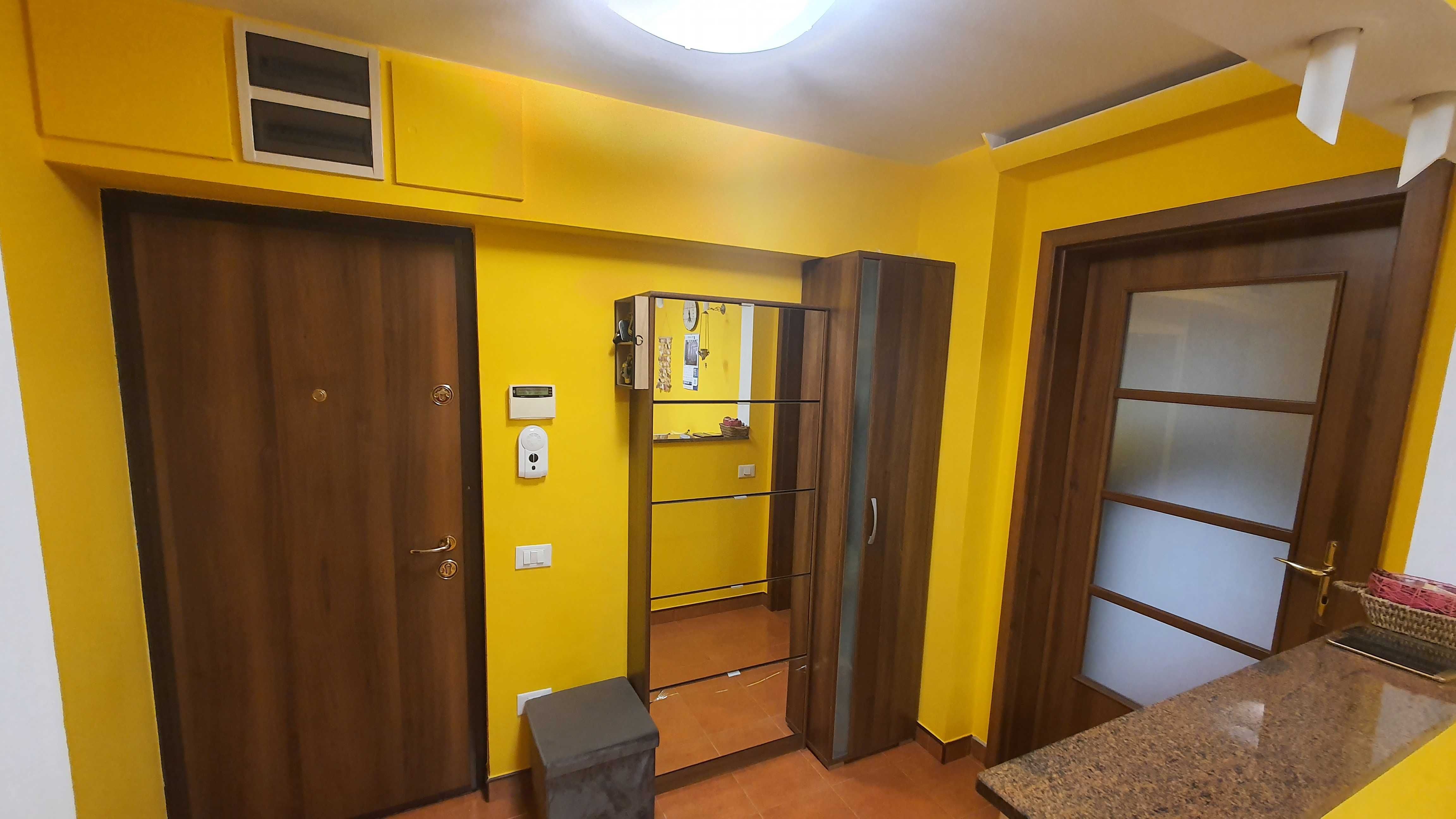 Inchiriez apartament 3 camere mobilat zona Astra clasa A energetica