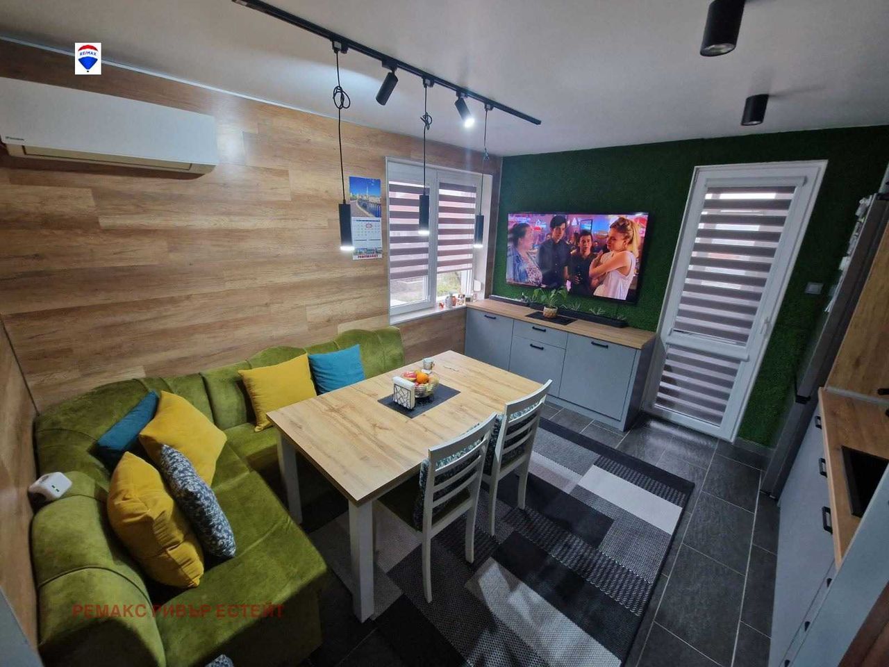 Продава се Тристаен апартамент в Русе, Дружба 2 - 83 кв.м за 1428 €/кв.м - Снимка #2