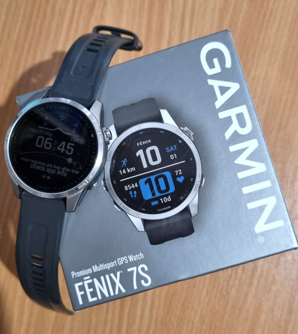 Vând Ceas GARMIN FENIX 7S, 42 mm, Silver/Graphite.