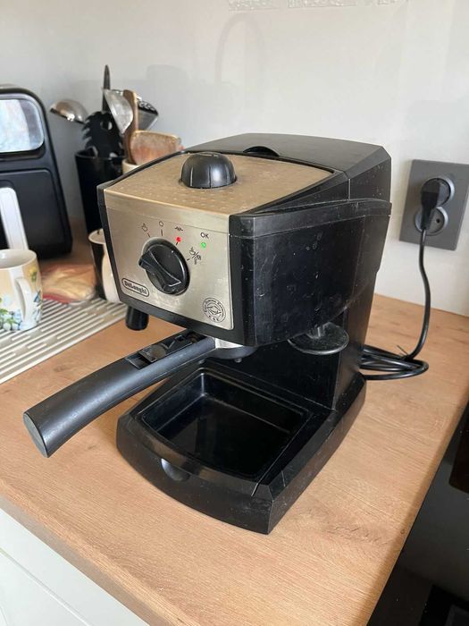 Продам кофеварку эспрессо DELONGHI EC 155, Б/У, рабочая.