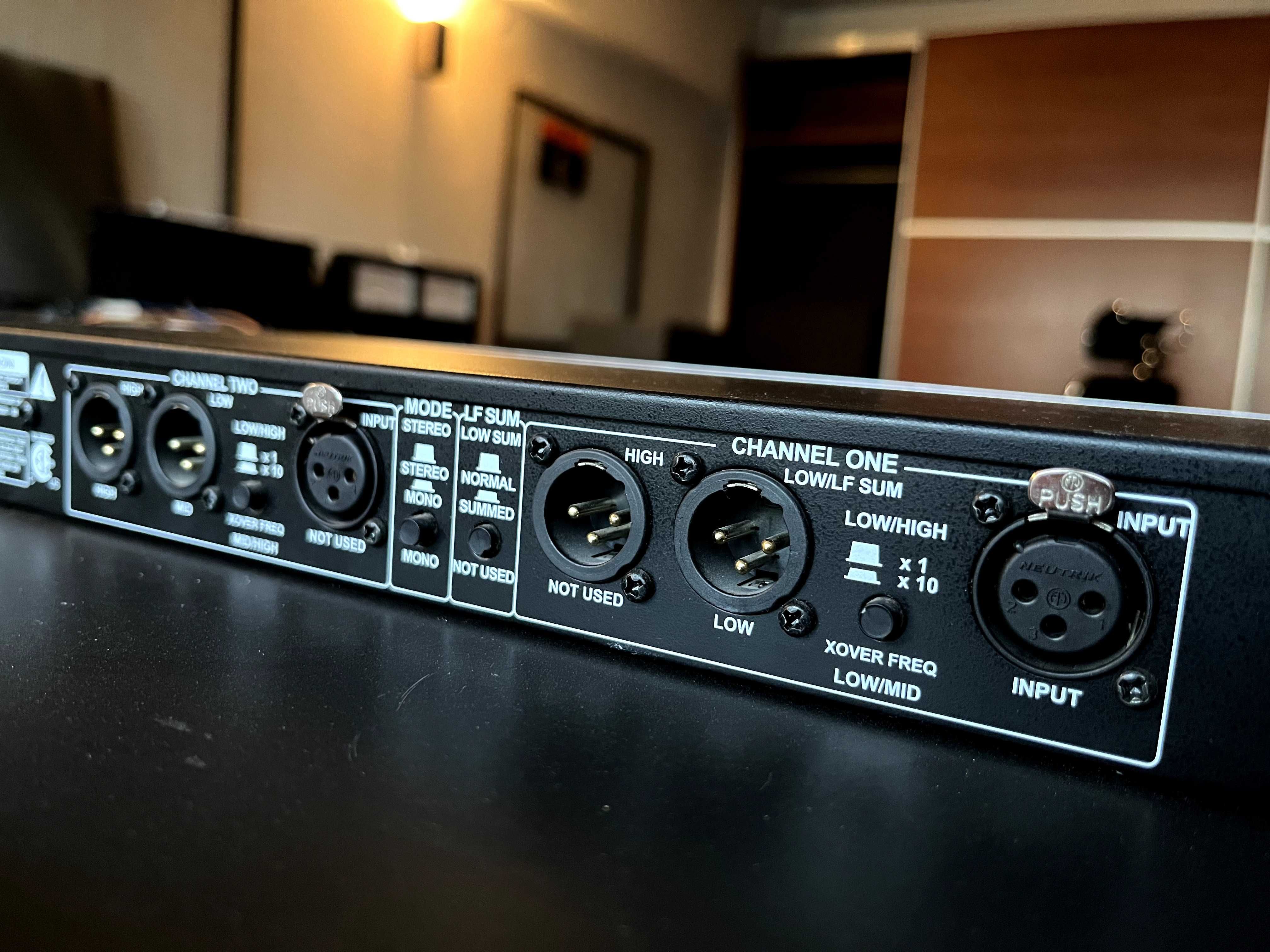 Активный кроссовер DBX 223xs