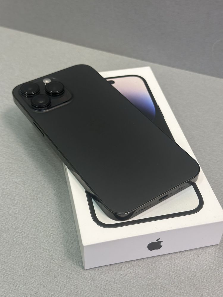 Продавам перфектен iPhone 14 PRO MAX гаранция