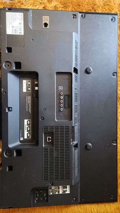 Sony KDL-32W705B със счупена матрица, за части.