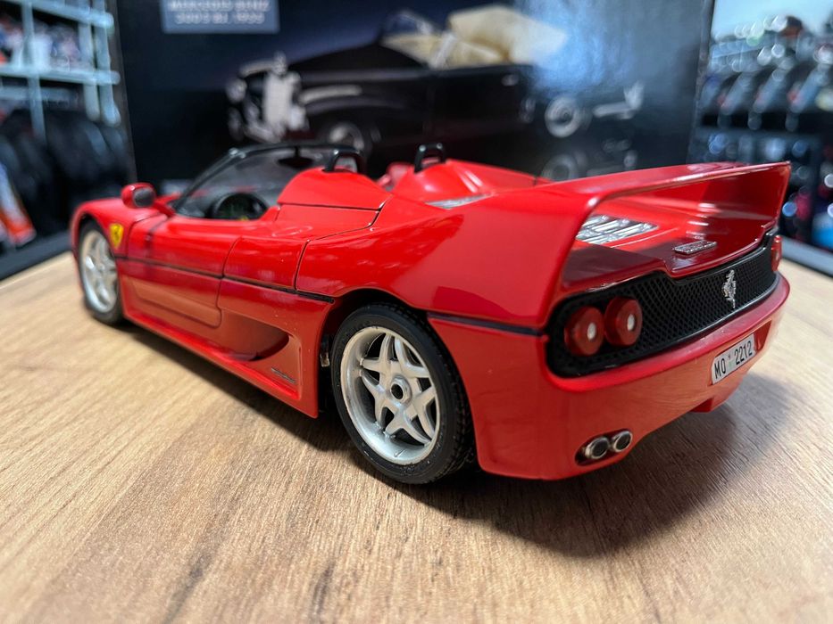 Метална колекционерска количка  модел FERRARI F 50 Cabrio 1:18  мащаб