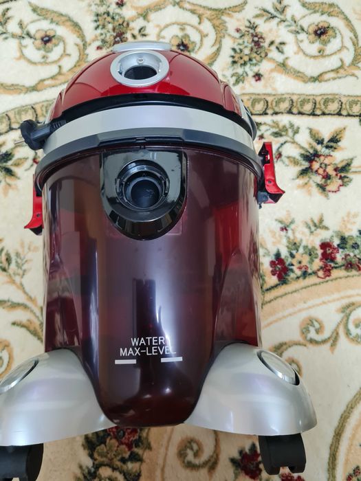 Aspirator cu filtrare prin apa Samus Aquafilter rosu