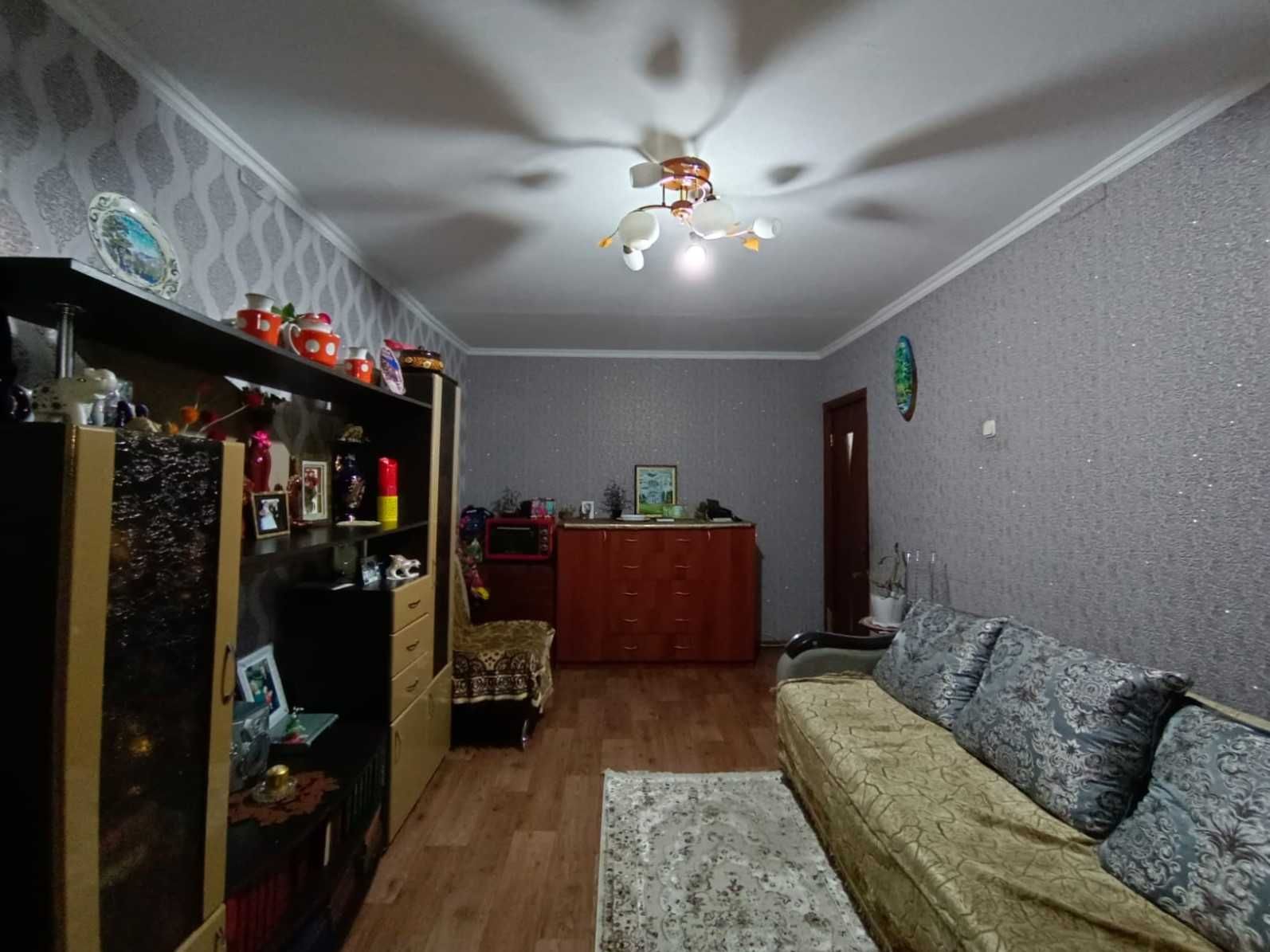 Продаю 3 комнатную квартиру в 23 микрорайоне.