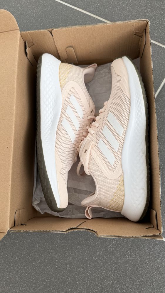 Adidas дамски обувки