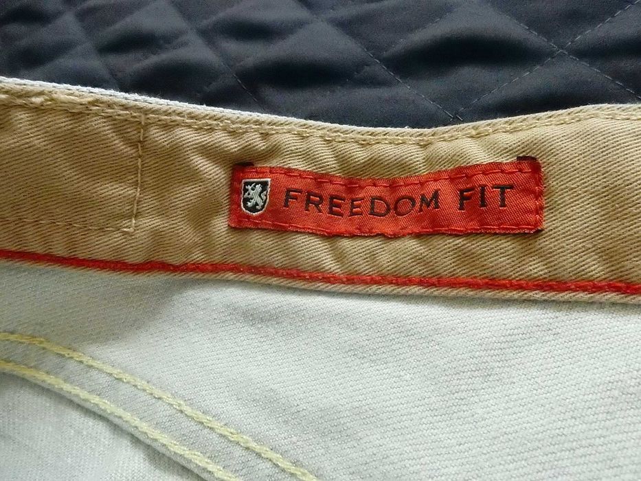 Tommy Hilfiger Freedom Fit Red Label Premium Vintage Denim. Marime 34.