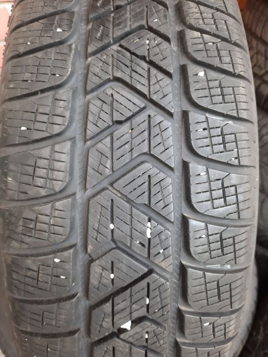 Продавам 4бр.зимни гуми 215/65/17 Pirelli