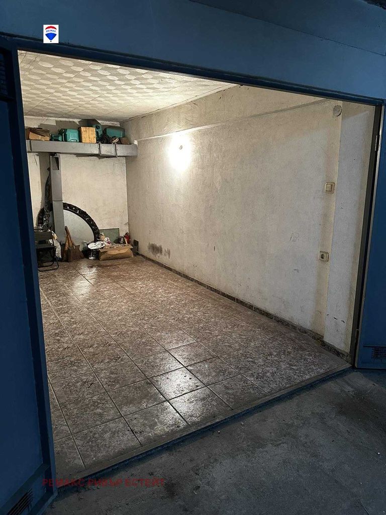 Дава се под наем Гараж / Паркомясто в Русе, Хъшове - 20 кв.м за 51 € - Снимка #1