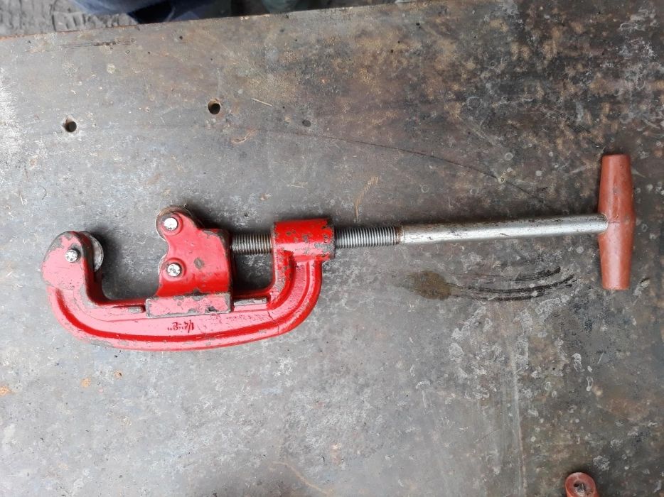 Dispozitiv taiat teava