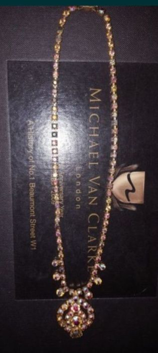 colier cu pietricele