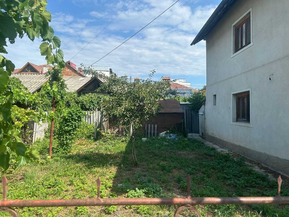 Casa 5 camere, curte, gradina, pod mansardabil