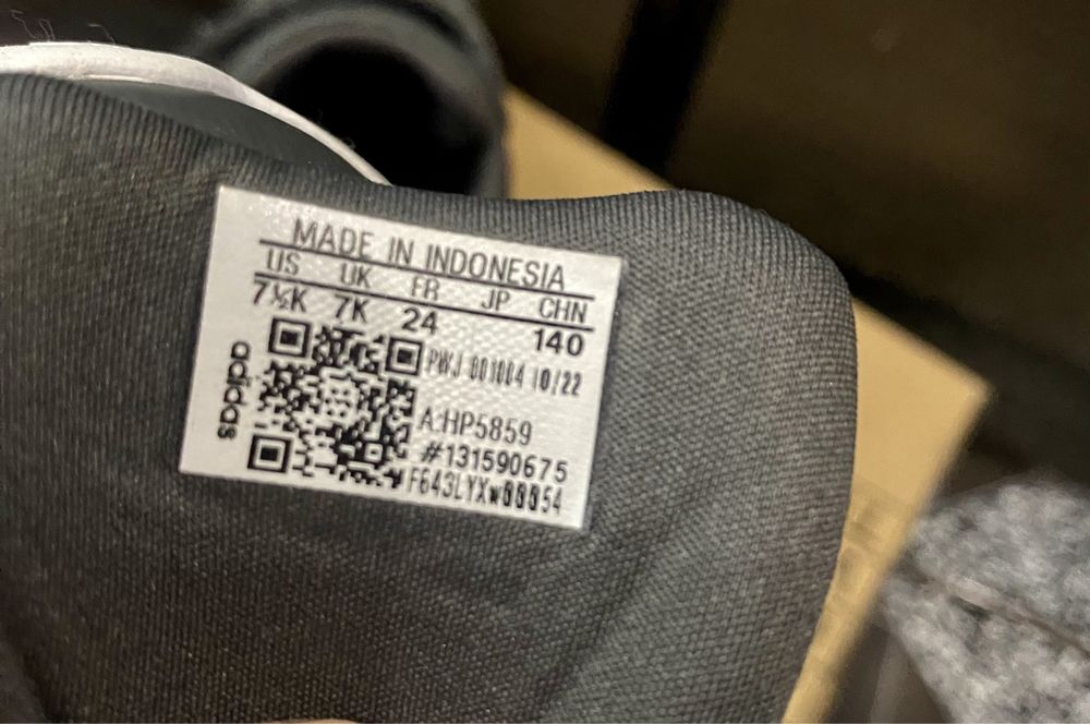 Детски оригинални маратонки Adidas номер 24