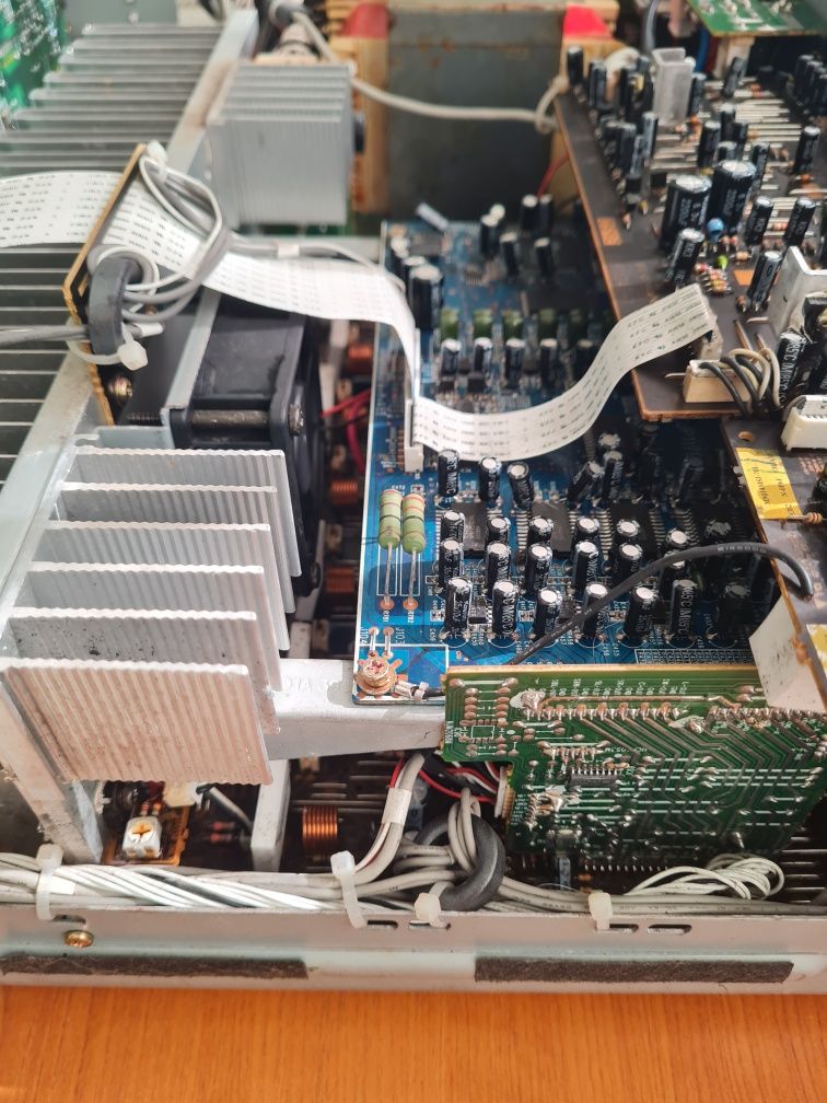 Harman kordon AVR 335 amplificator radio