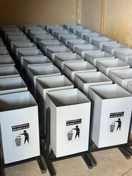 Мусорная урна металический