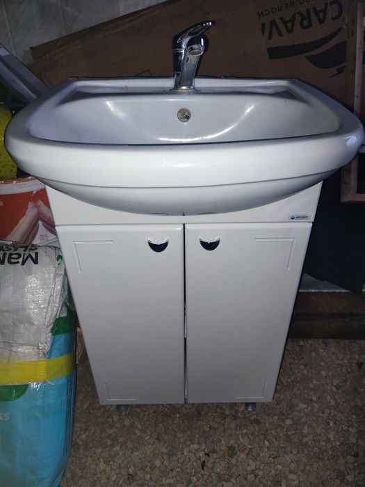 Продам шкафчики для ванной комнаты.
