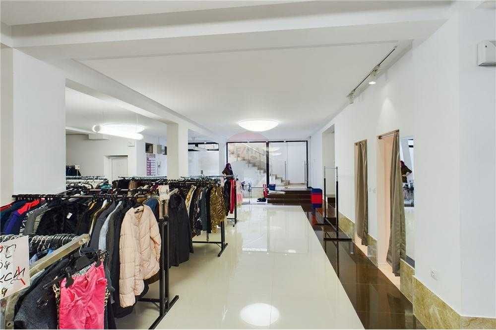 Продава се Магазин в Шумен, Център - 270 кв.м за 689 €/кв.м - Снимка #1
