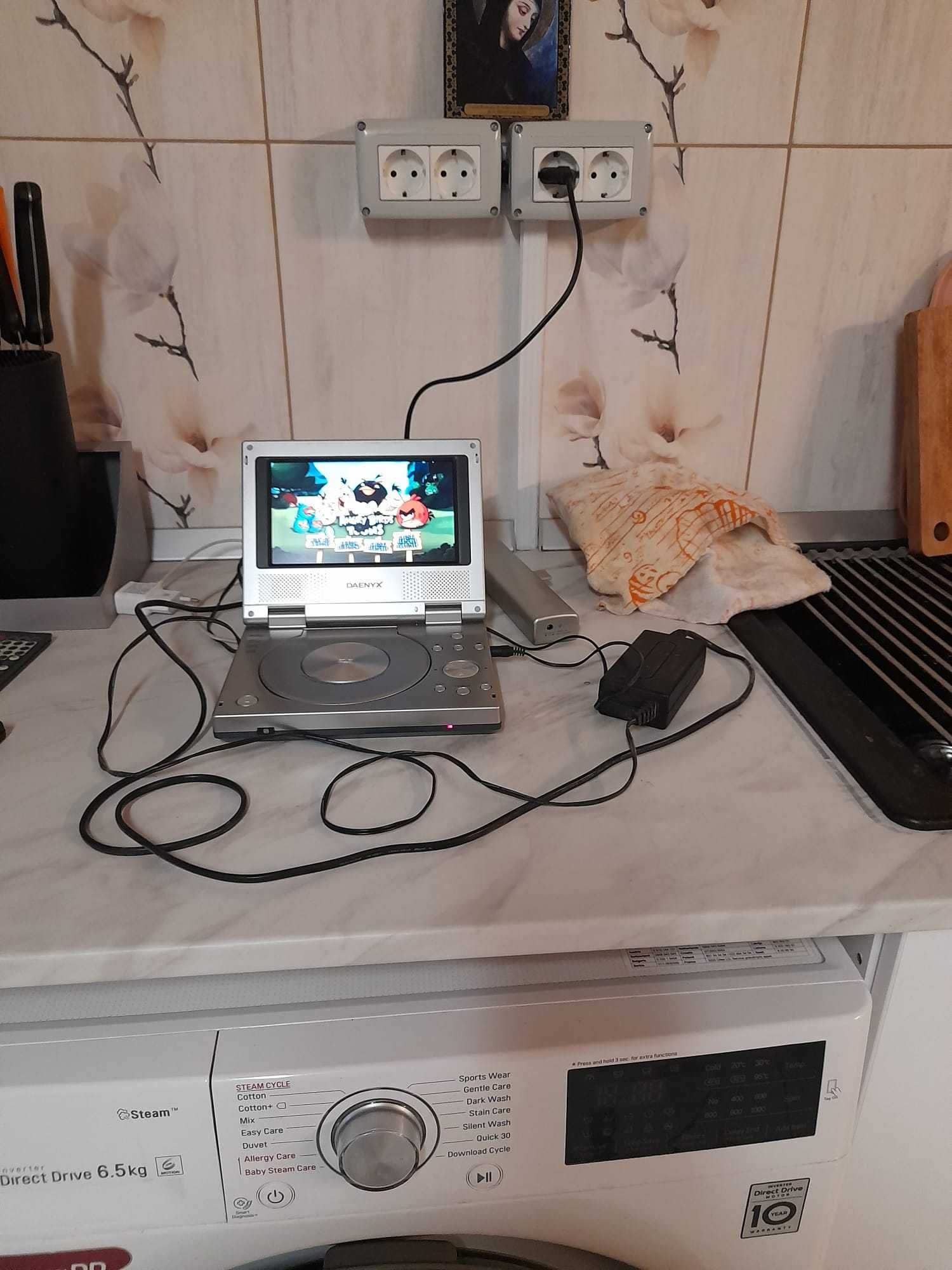 dvd daenyx portabil