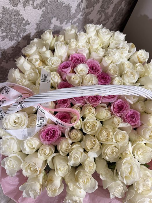 Цветы трендовые красивый 101 роза
