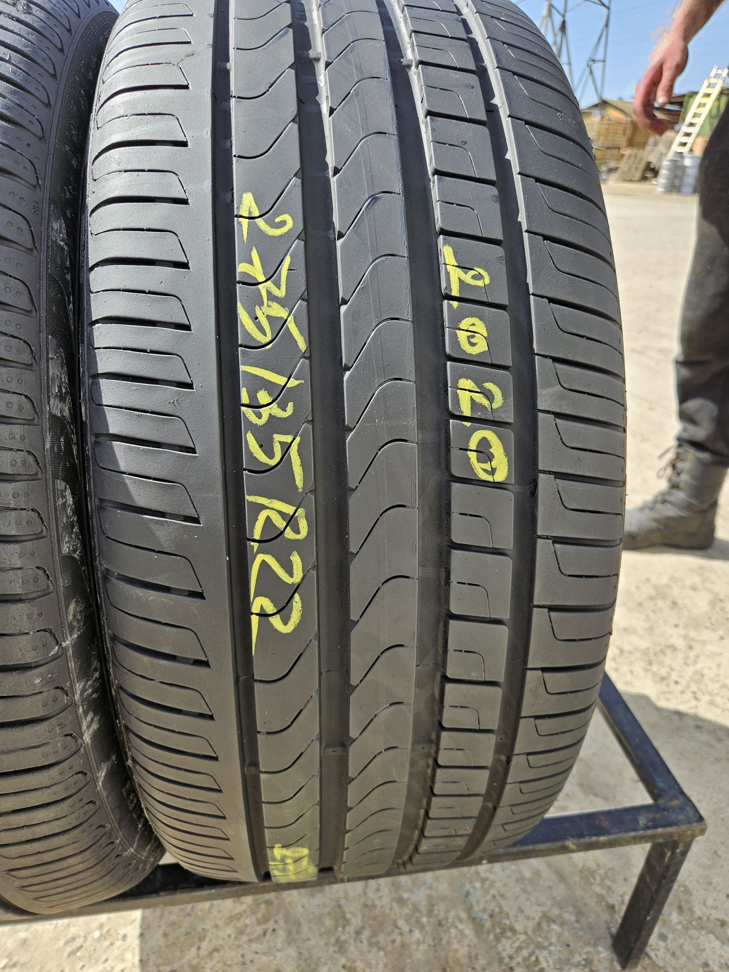 Vând 2 anvelope vară 275/35/22 275/35r22 PIRELLI