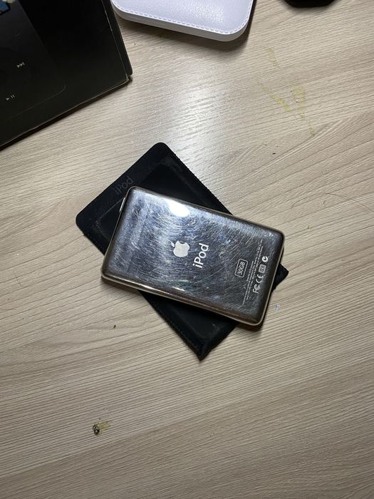 Продам Ipod 2006