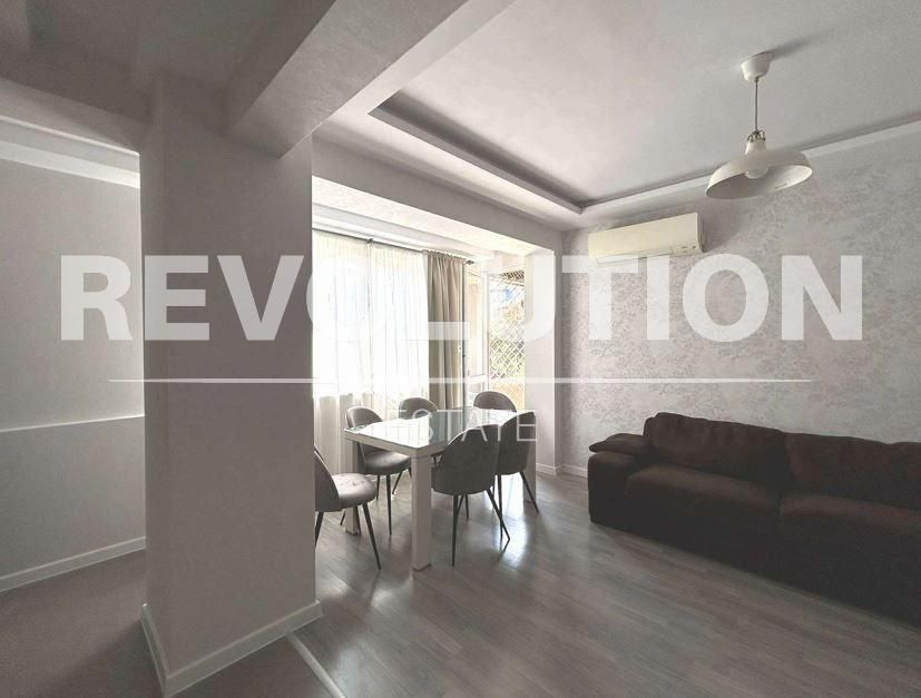 Тристаен апартамент в района на Окръжна болница!