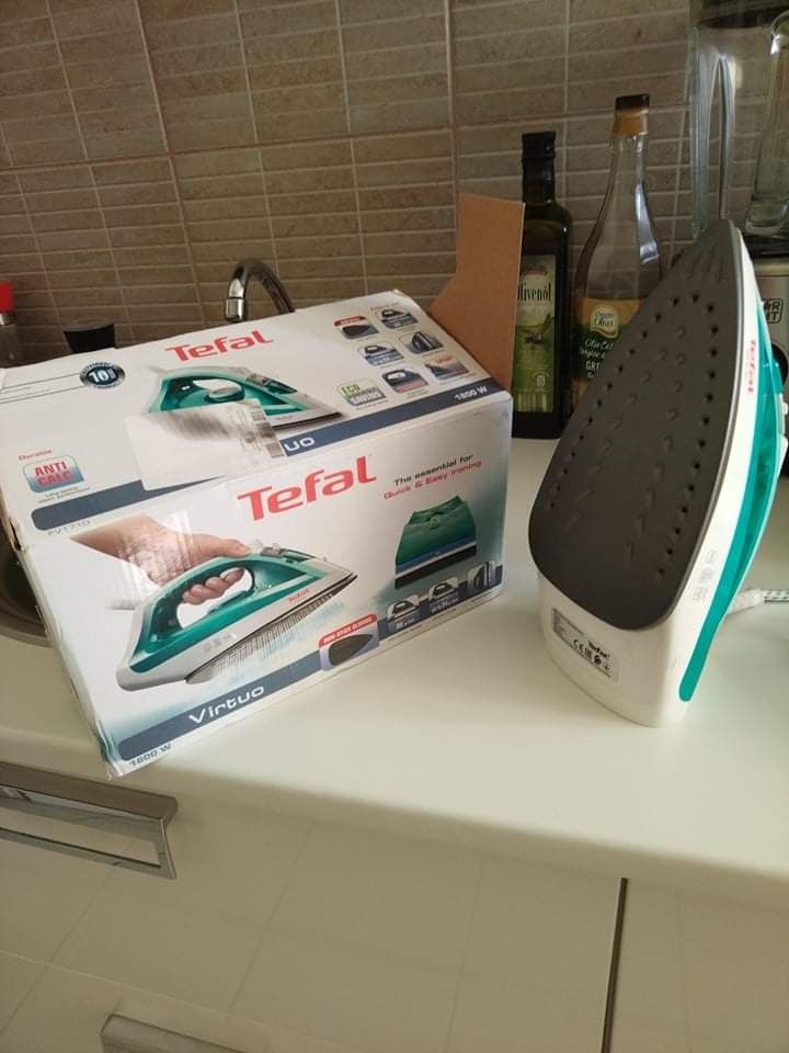 Vând Fier  de călcat Tefal nou nout la cutie, produs de calitate