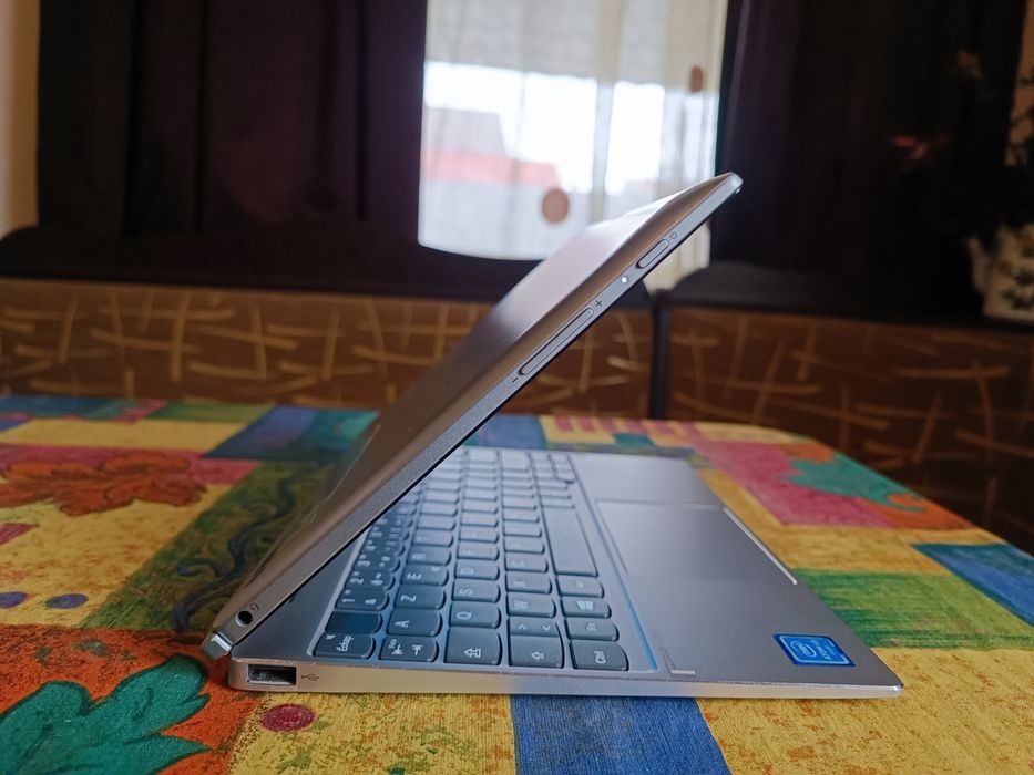 2 in 1 laptop -tableta cu Windows