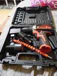 Vând mașină de gaurit cu acumulator 12v