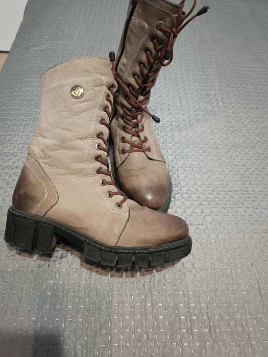 Дамски зимни боти от естествен набук, с топла подплата. Размер - 38