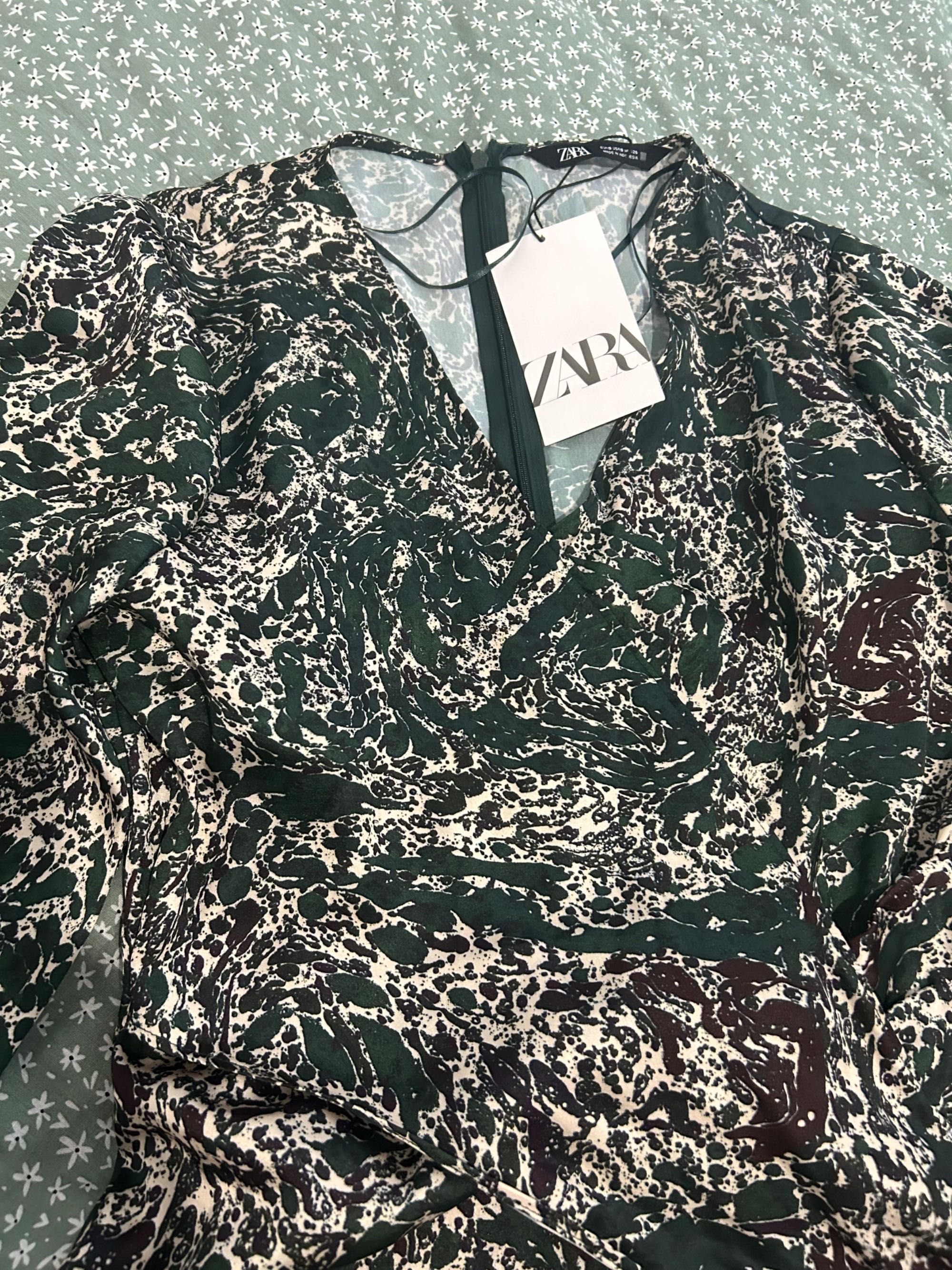 Сатенена рокля Zara Нова