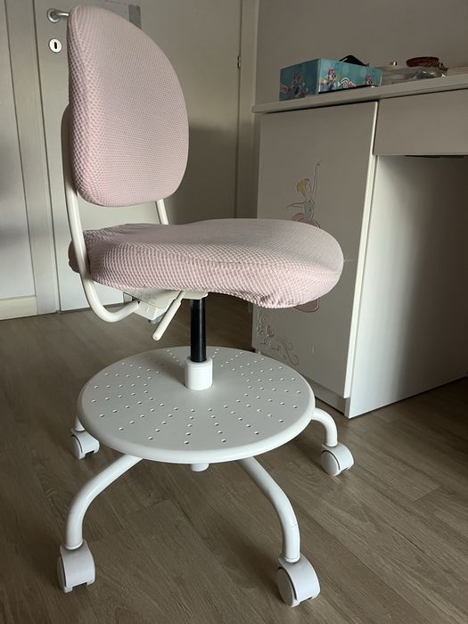 Mobilier dormitor copii - birou, dulap/dressing, scaun birou