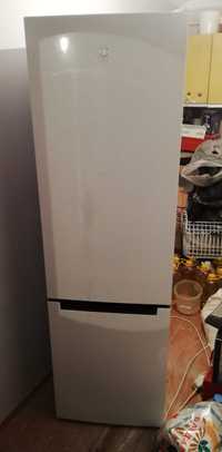 Продам холодильник Индезит в хорошем состоянии