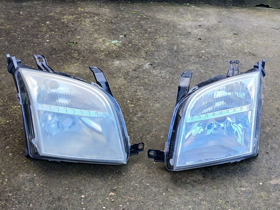 Vând faruri Ford fusion