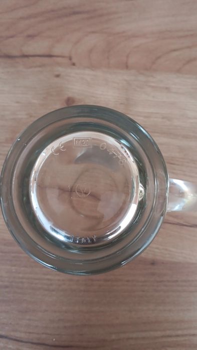 Стъклена чаша (халба) за бира.