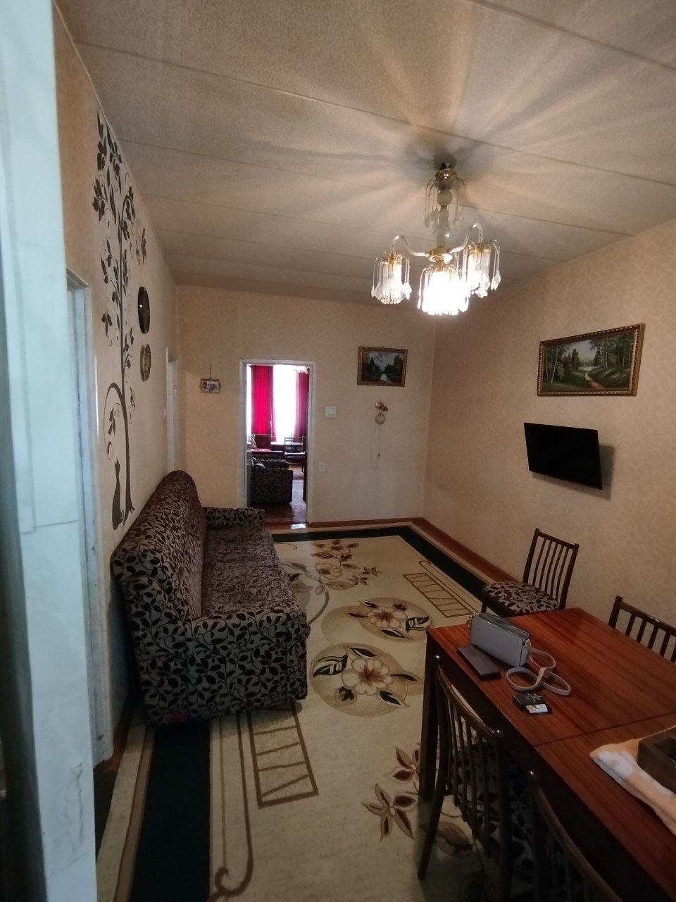 Срочно продаётся квартира 2/2/4массив Феруза 52000