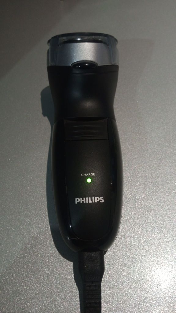 Безжична самобръсначка Philips