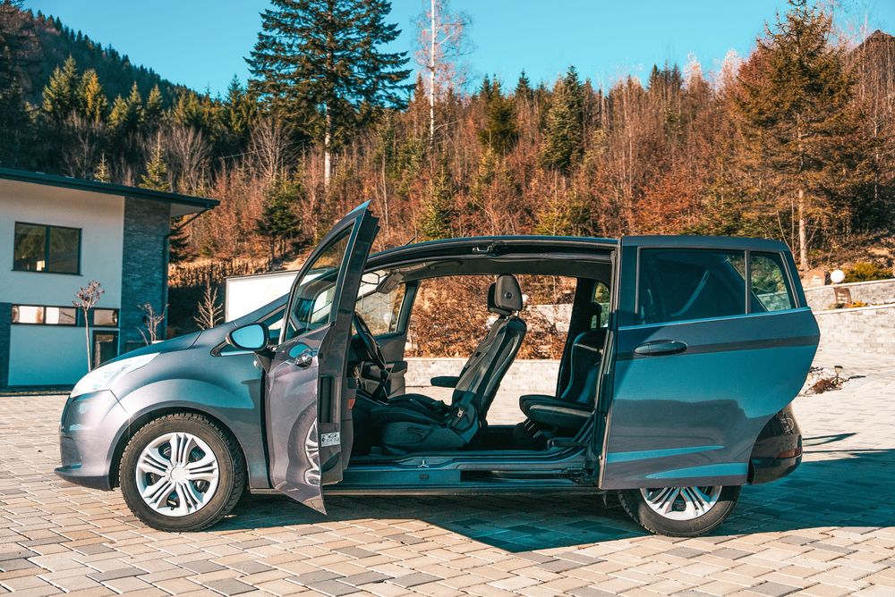 Închirieri auto ieftine - Local Rent