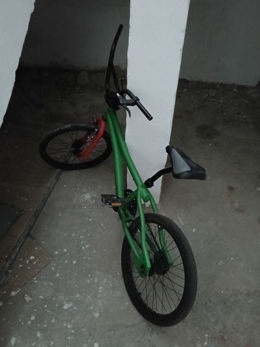 Vând bicicleta bmx