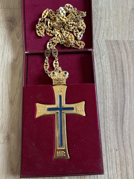 Cruce pectorala preot